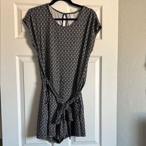 Women’s Black & White Patterned Short Sleeve Romper with Tie Waist